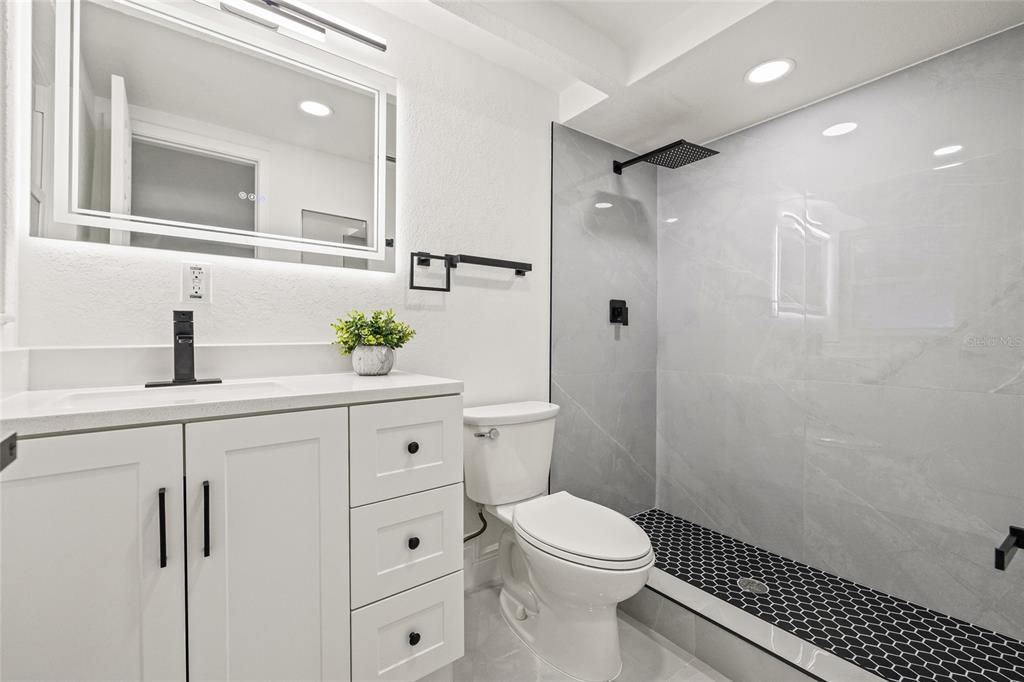 合同活跃: $300,000 (3 贝兹, 2 浴室, 1340 平方英尺)