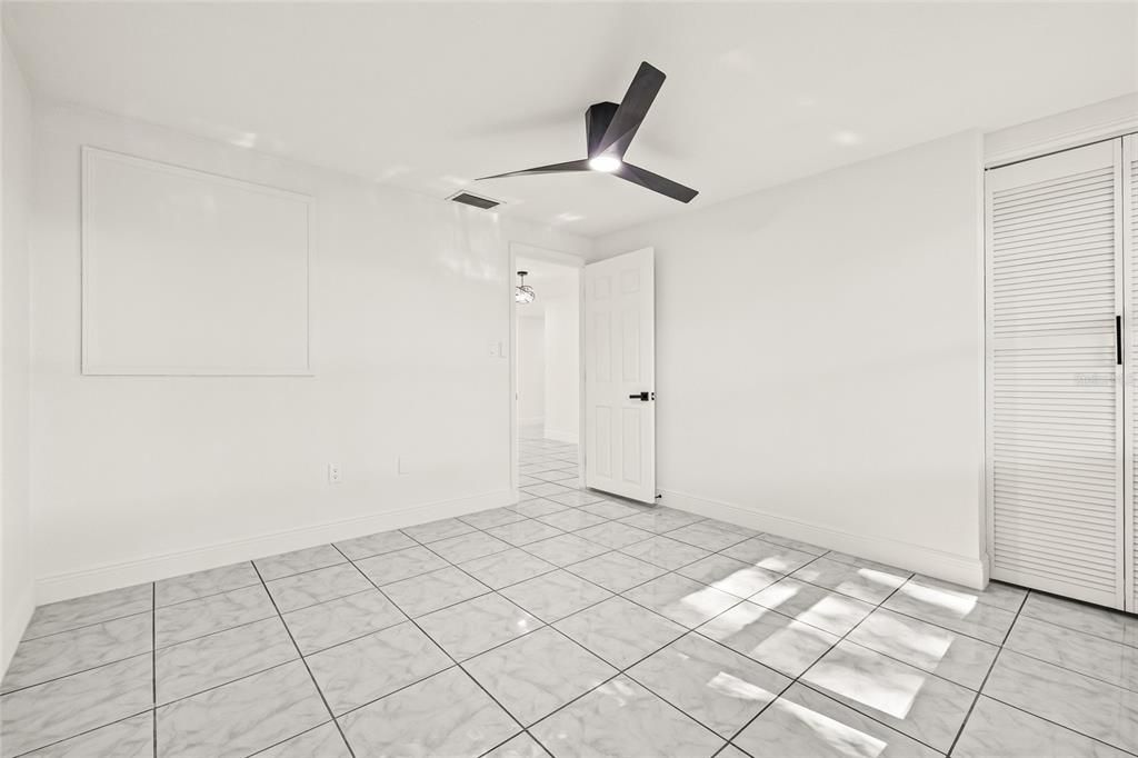 合同活跃: $300,000 (3 贝兹, 2 浴室, 1340 平方英尺)