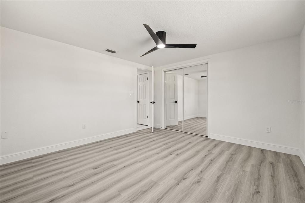 合同活跃: $300,000 (3 贝兹, 2 浴室, 1340 平方英尺)