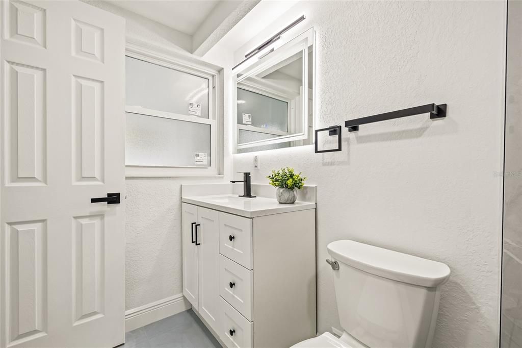 合同活跃: $300,000 (3 贝兹, 2 浴室, 1340 平方英尺)