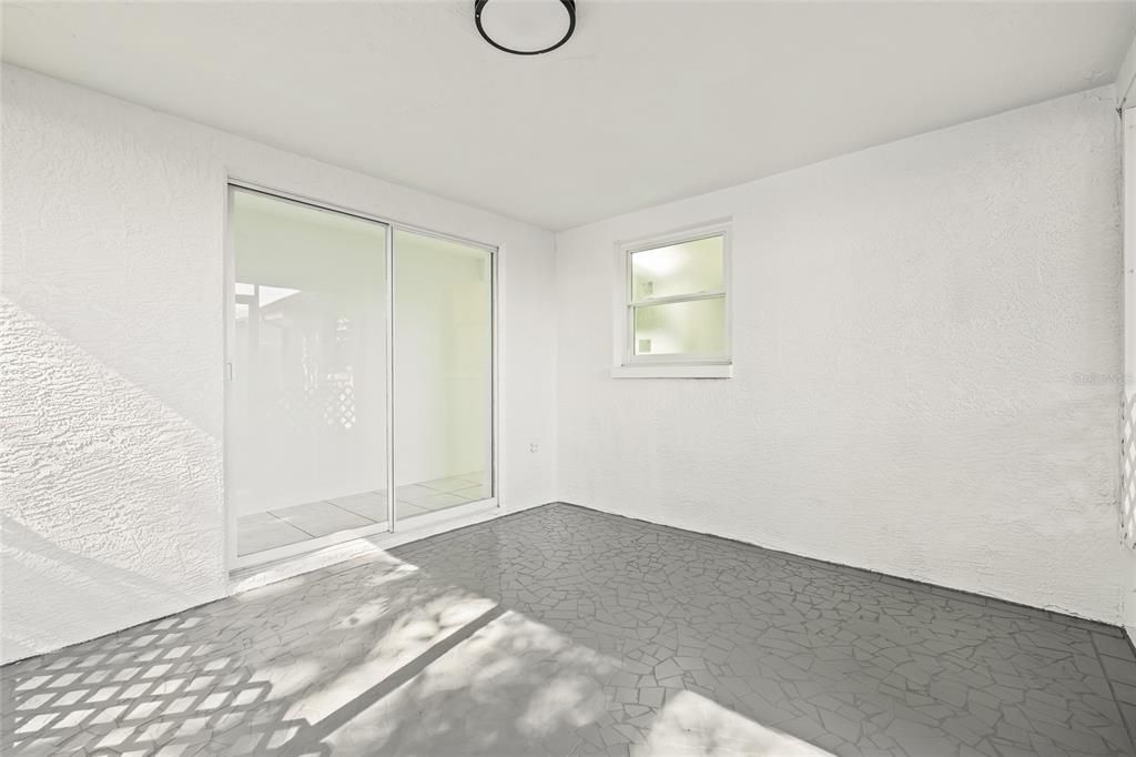 合同活跃: $300,000 (3 贝兹, 2 浴室, 1340 平方英尺)