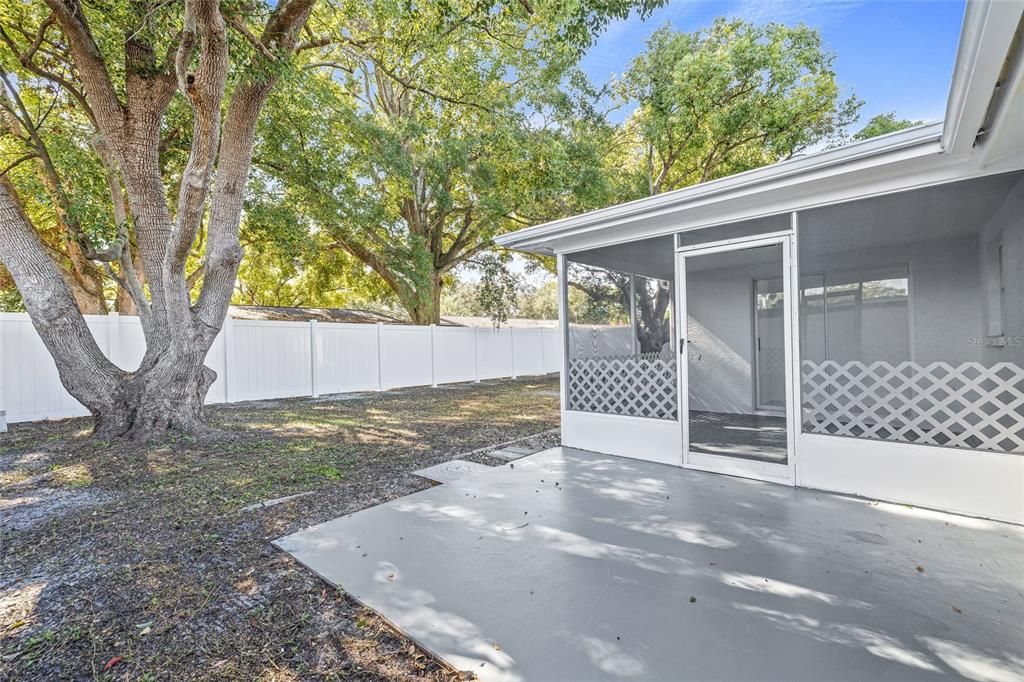 合同活跃: $300,000 (3 贝兹, 2 浴室, 1340 平方英尺)