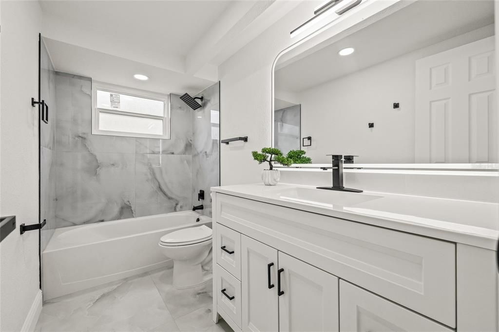 合同活跃: $300,000 (3 贝兹, 2 浴室, 1340 平方英尺)