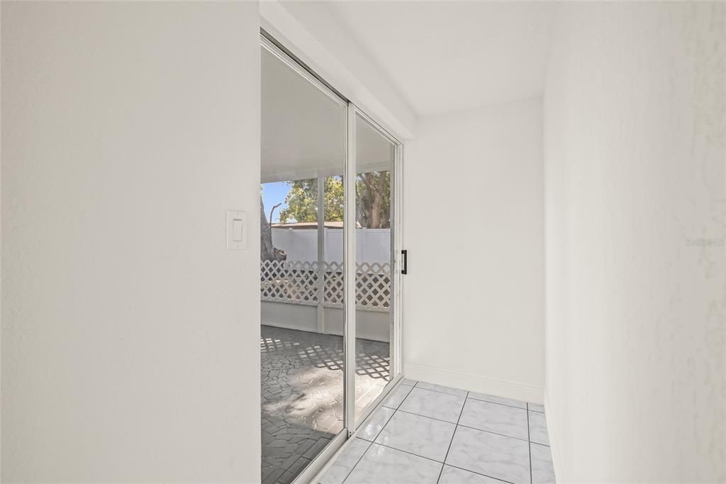 合同活跃: $300,000 (3 贝兹, 2 浴室, 1340 平方英尺)