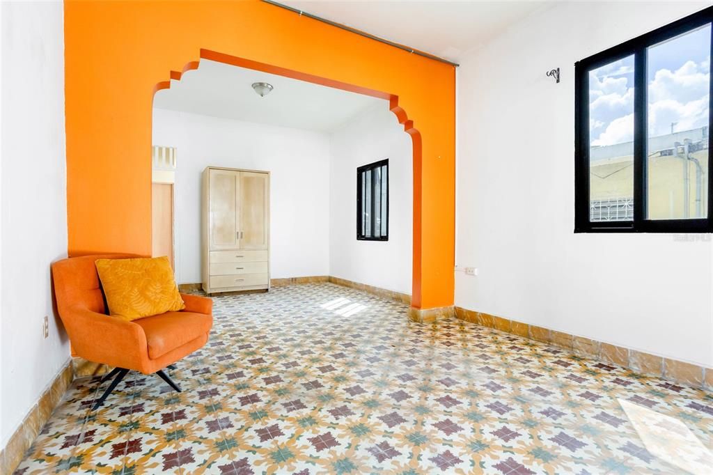 На продажу: $1,100,000 (9 спален, 6 ванн, 4800 Квадратных фут)