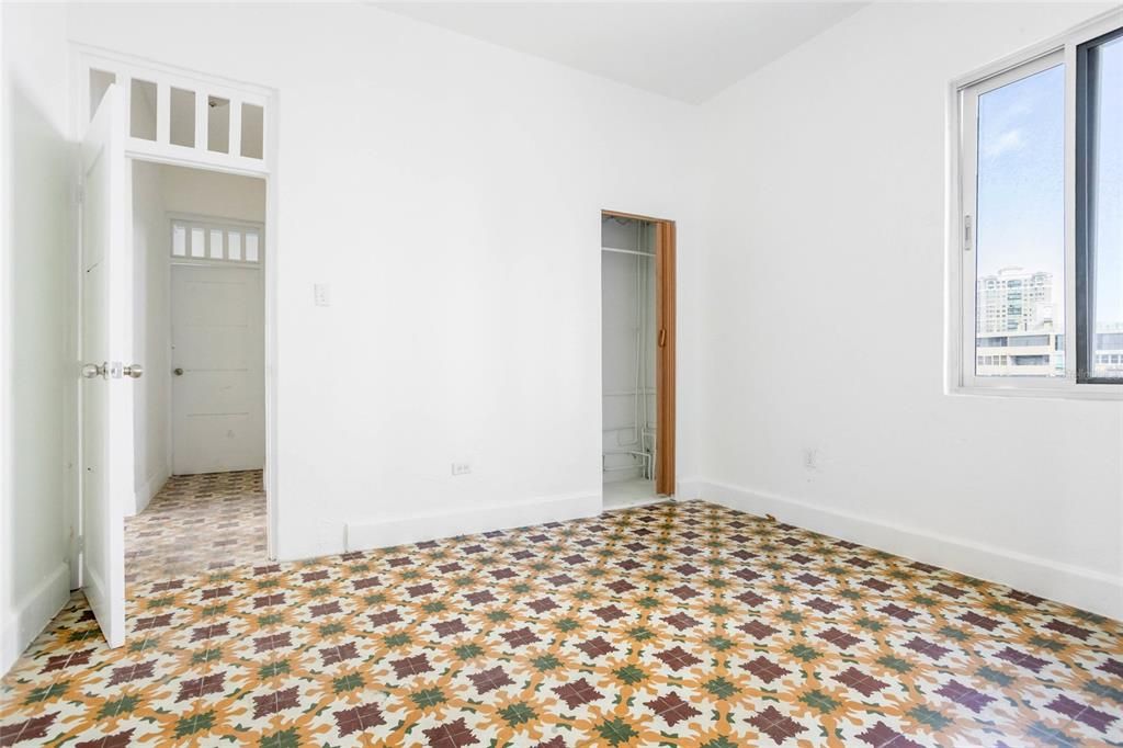 На продажу: $1,100,000 (9 спален, 6 ванн, 4800 Квадратных фут)