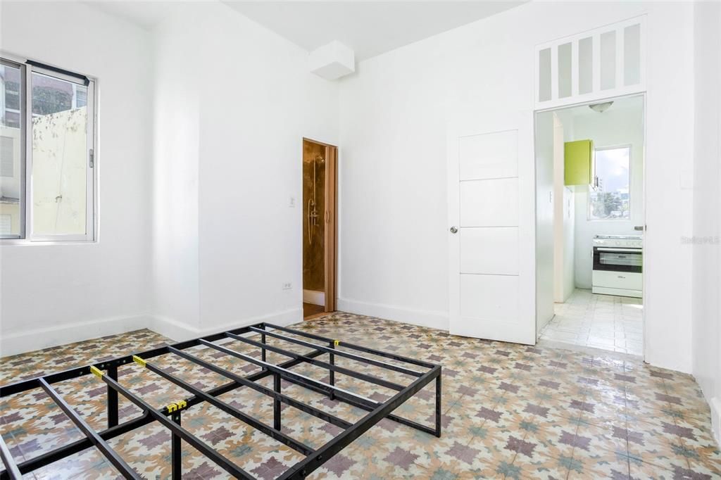 На продажу: $1,100,000 (9 спален, 6 ванн, 4800 Квадратных фут)