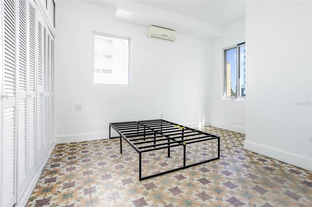 На продажу: $1,100,000 (9 спален, 6 ванн, 4800 Квадратных фут)