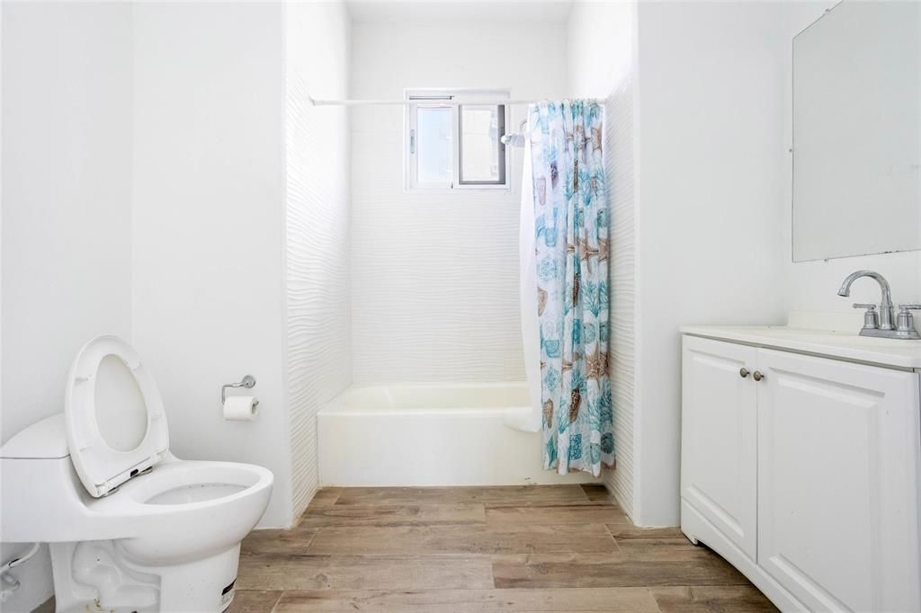 На продажу: $1,100,000 (9 спален, 6 ванн, 4800 Квадратных фут)