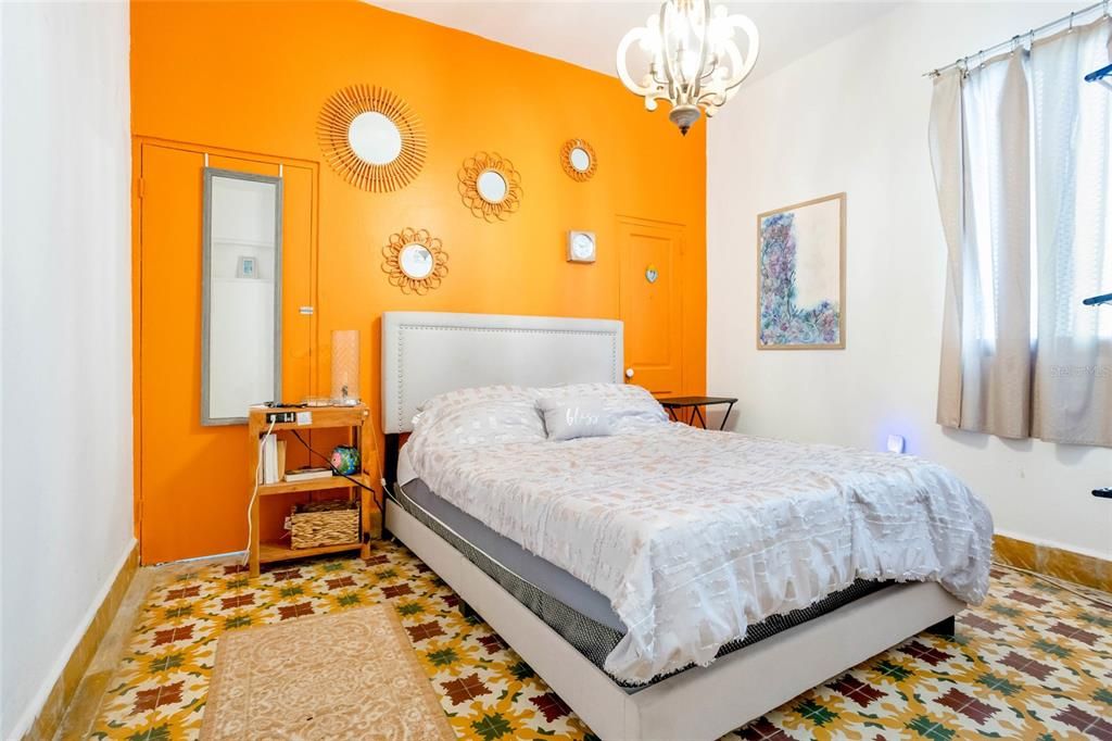 На продажу: $1,100,000 (9 спален, 6 ванн, 4800 Квадратных фут)