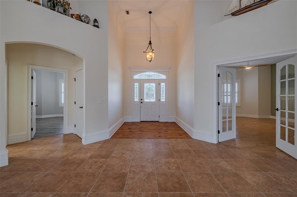 En Venta: $650,000 (4 camas, 3 baños, 2621 Pies cuadrados)