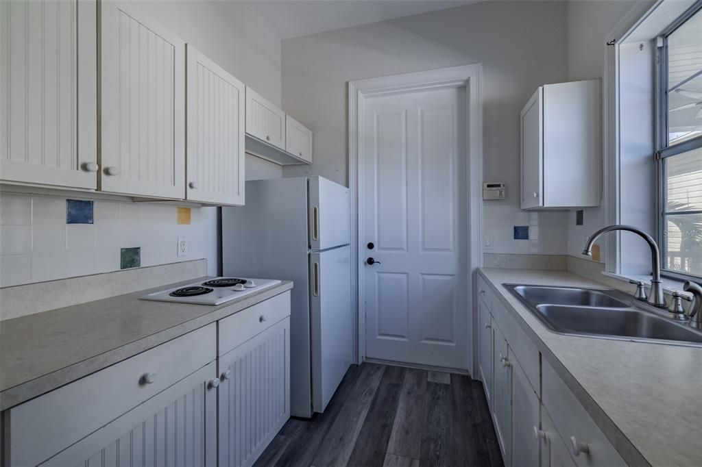 En Venta: $650,000 (4 camas, 3 baños, 2621 Pies cuadrados)