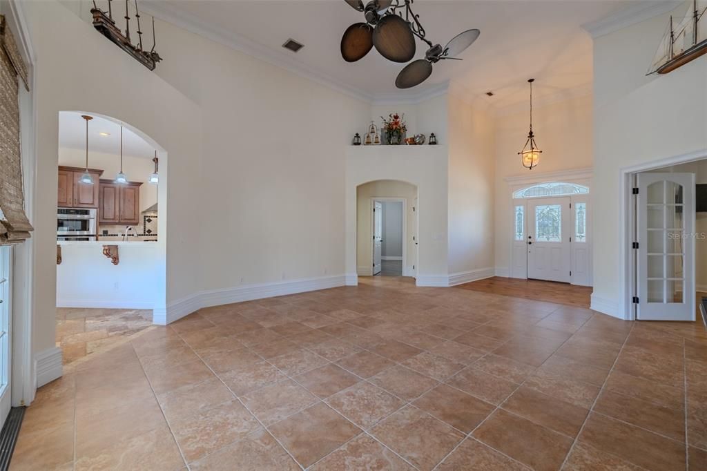 En Venta: $650,000 (4 camas, 3 baños, 2621 Pies cuadrados)