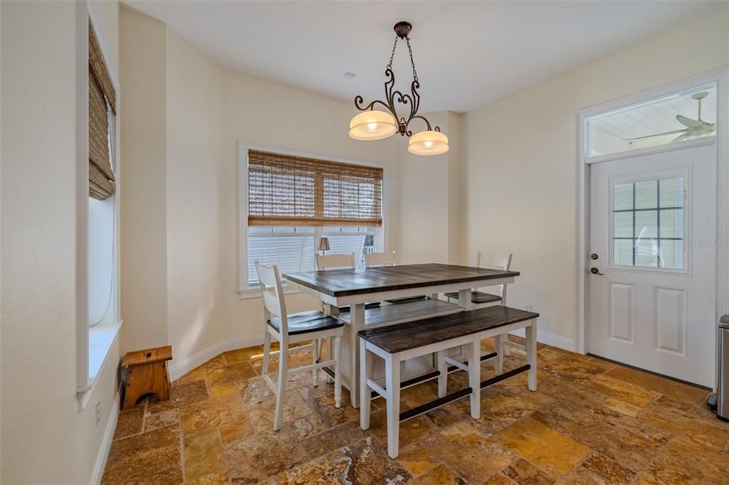 En Venta: $650,000 (4 camas, 3 baños, 2621 Pies cuadrados)