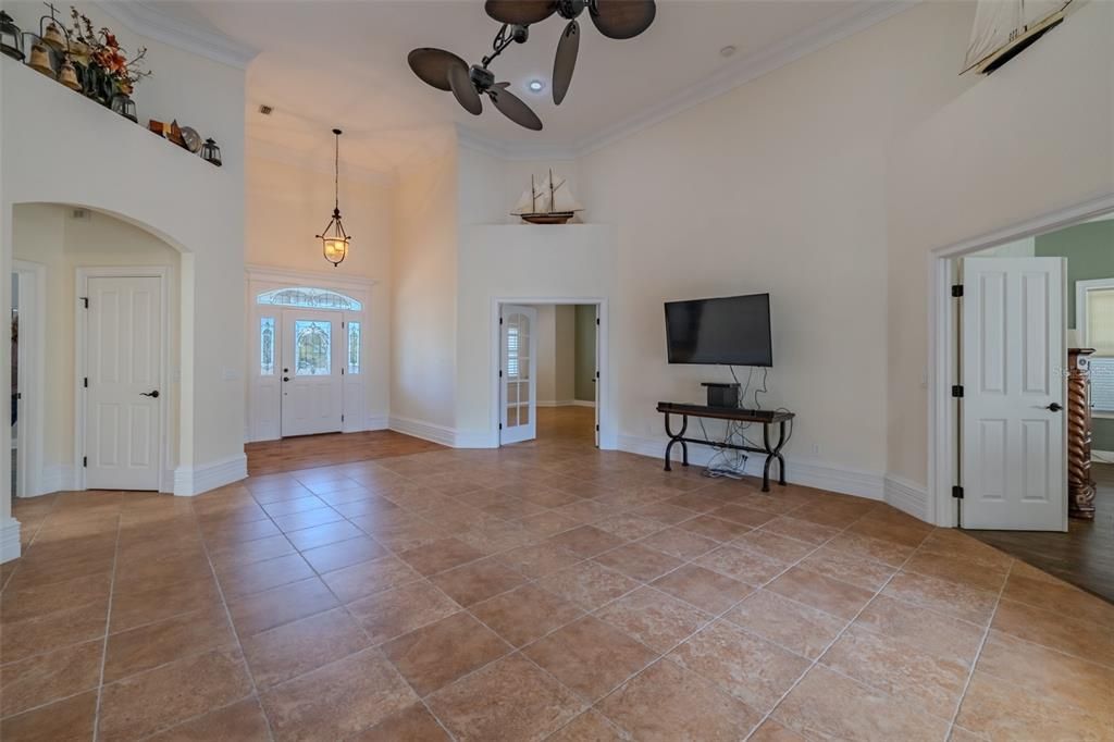 En Venta: $650,000 (4 camas, 3 baños, 2621 Pies cuadrados)