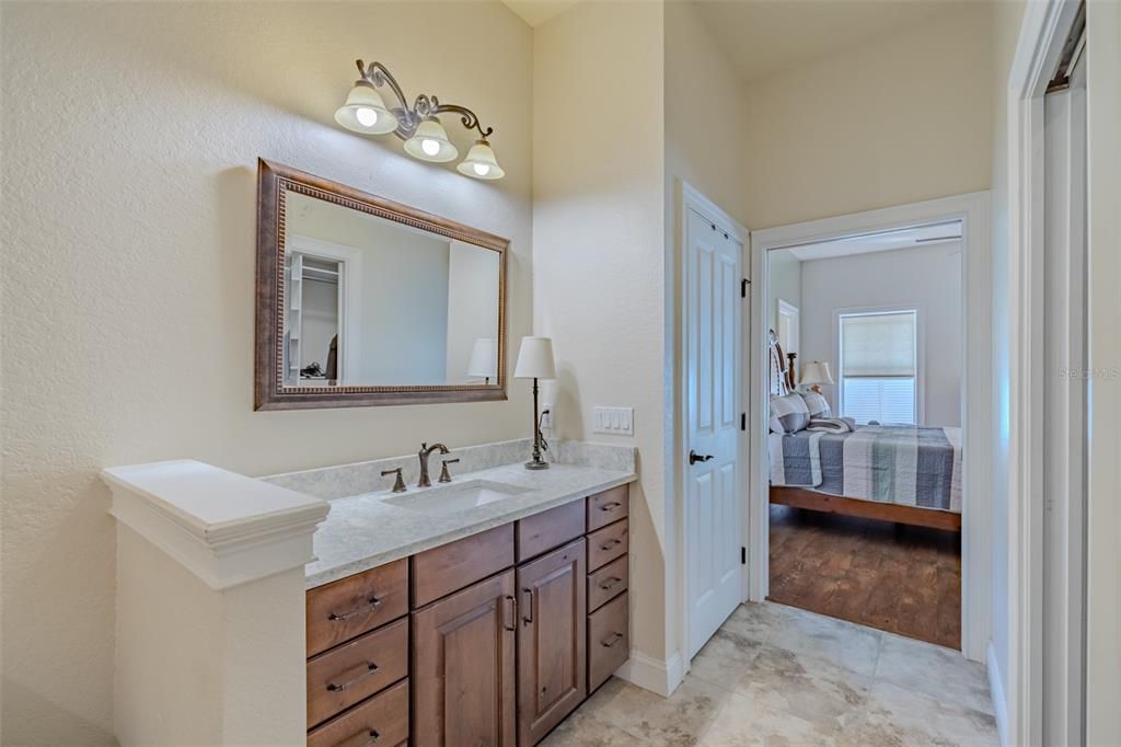 En Venta: $650,000 (4 camas, 3 baños, 2621 Pies cuadrados)