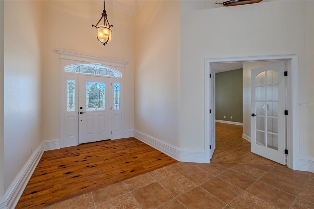 En Venta: $650,000 (4 camas, 3 baños, 2621 Pies cuadrados)