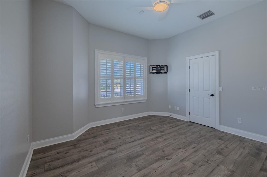 En Venta: $650,000 (4 camas, 3 baños, 2621 Pies cuadrados)