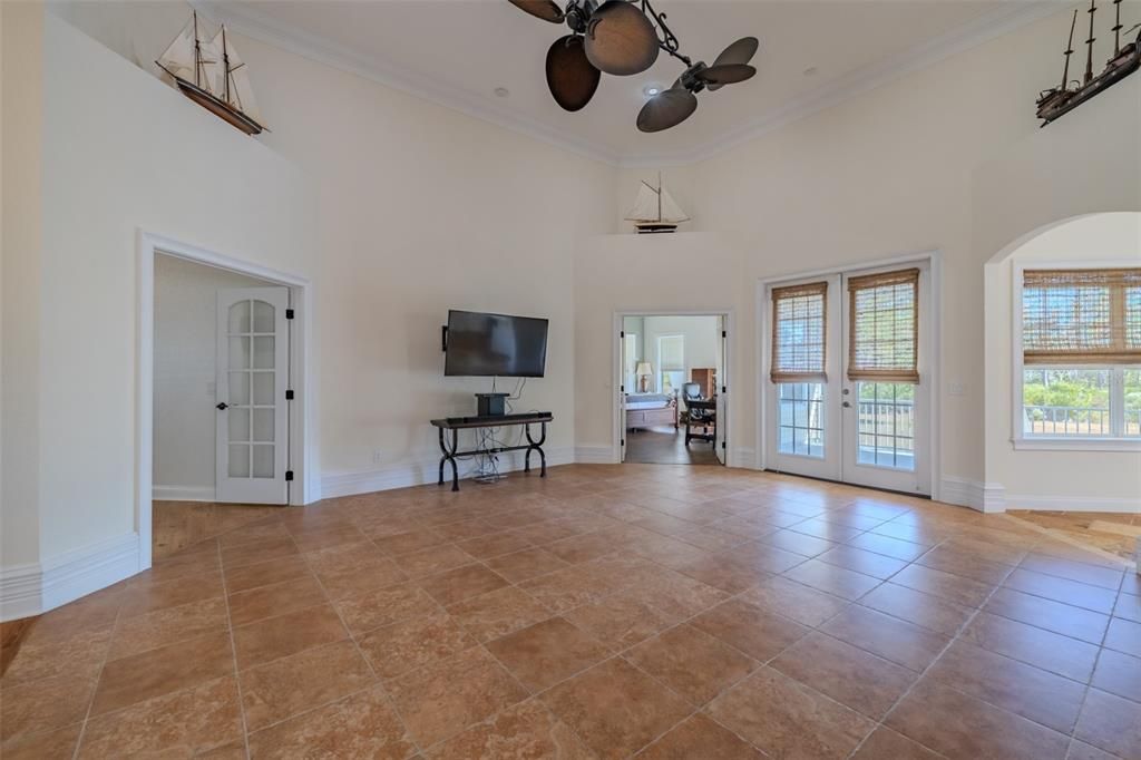 En Venta: $650,000 (4 camas, 3 baños, 2621 Pies cuadrados)