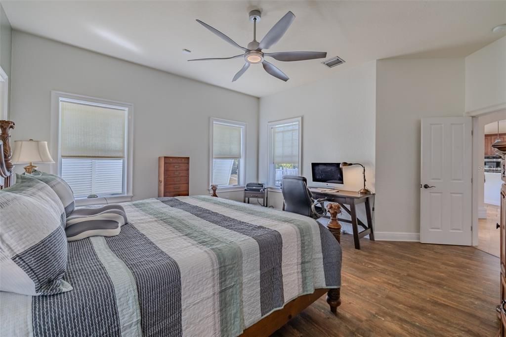 En Venta: $650,000 (4 camas, 3 baños, 2621 Pies cuadrados)