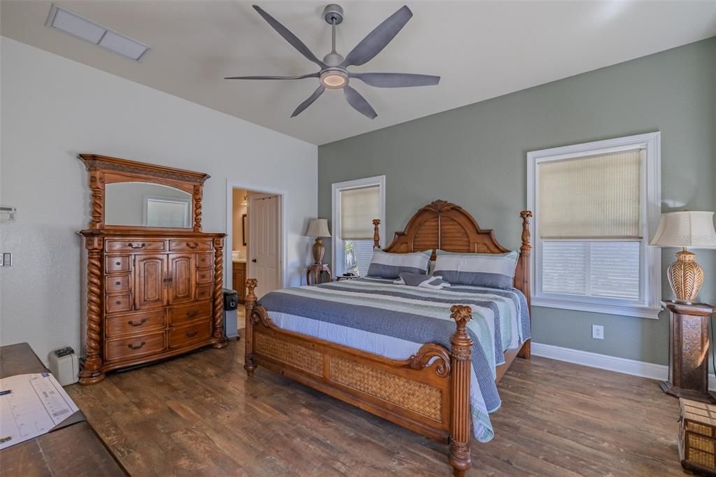 En Venta: $650,000 (4 camas, 3 baños, 2621 Pies cuadrados)