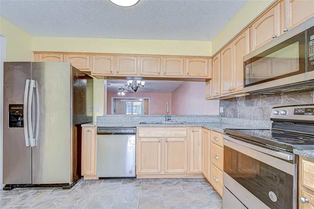 For Sale: $250,000 (2 beds, 2 baths, 1394 Square Feet)