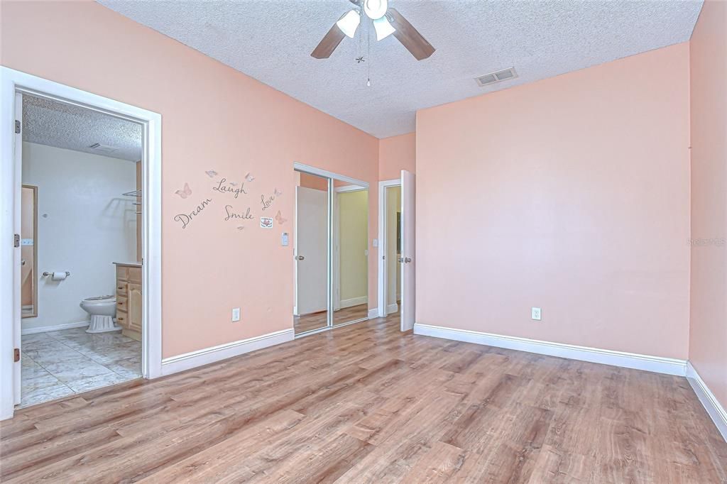 For Sale: $250,000 (2 beds, 2 baths, 1394 Square Feet)