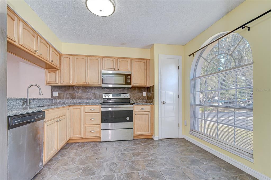 For Sale: $250,000 (2 beds, 2 baths, 1394 Square Feet)