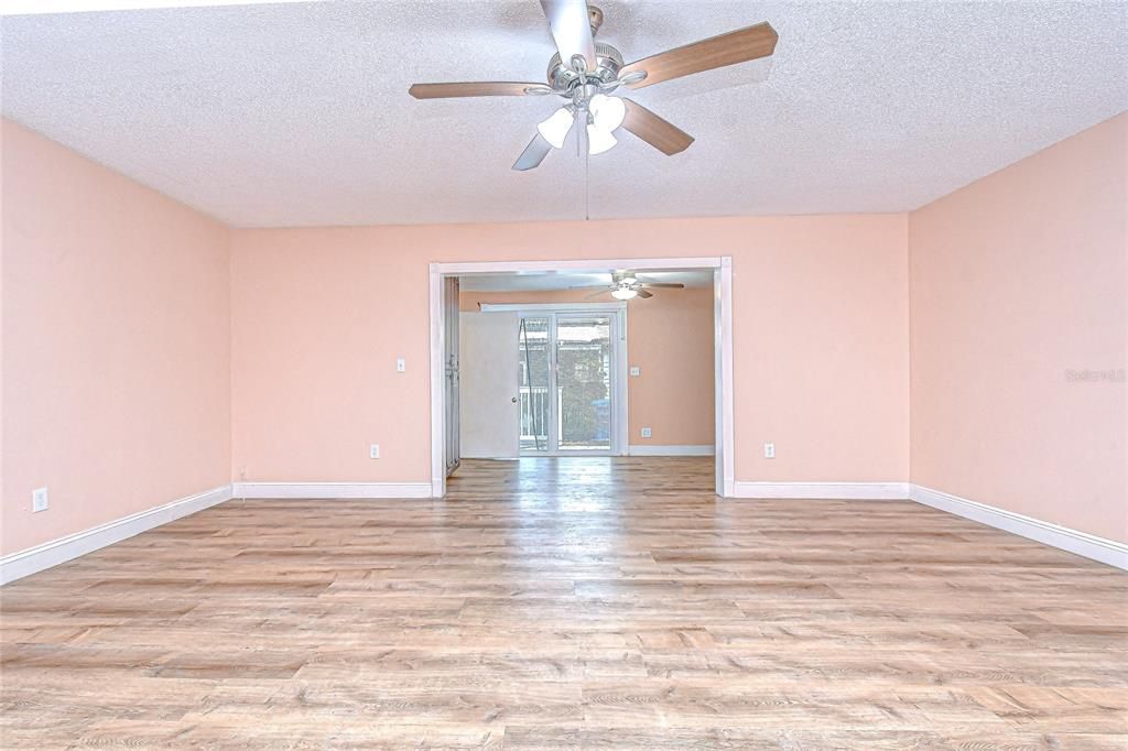 For Sale: $250,000 (2 beds, 2 baths, 1394 Square Feet)