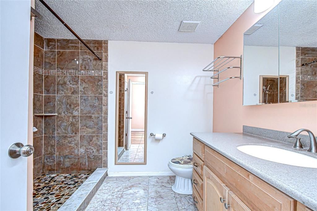 For Sale: $250,000 (2 beds, 2 baths, 1394 Square Feet)