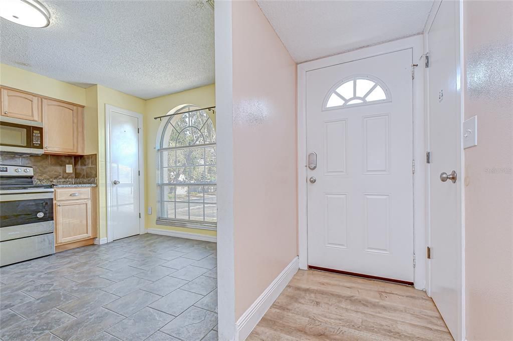 For Sale: $250,000 (2 beds, 2 baths, 1394 Square Feet)