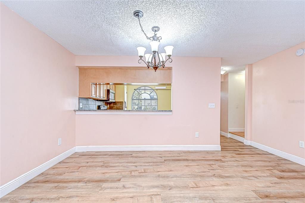 For Sale: $250,000 (2 beds, 2 baths, 1394 Square Feet)