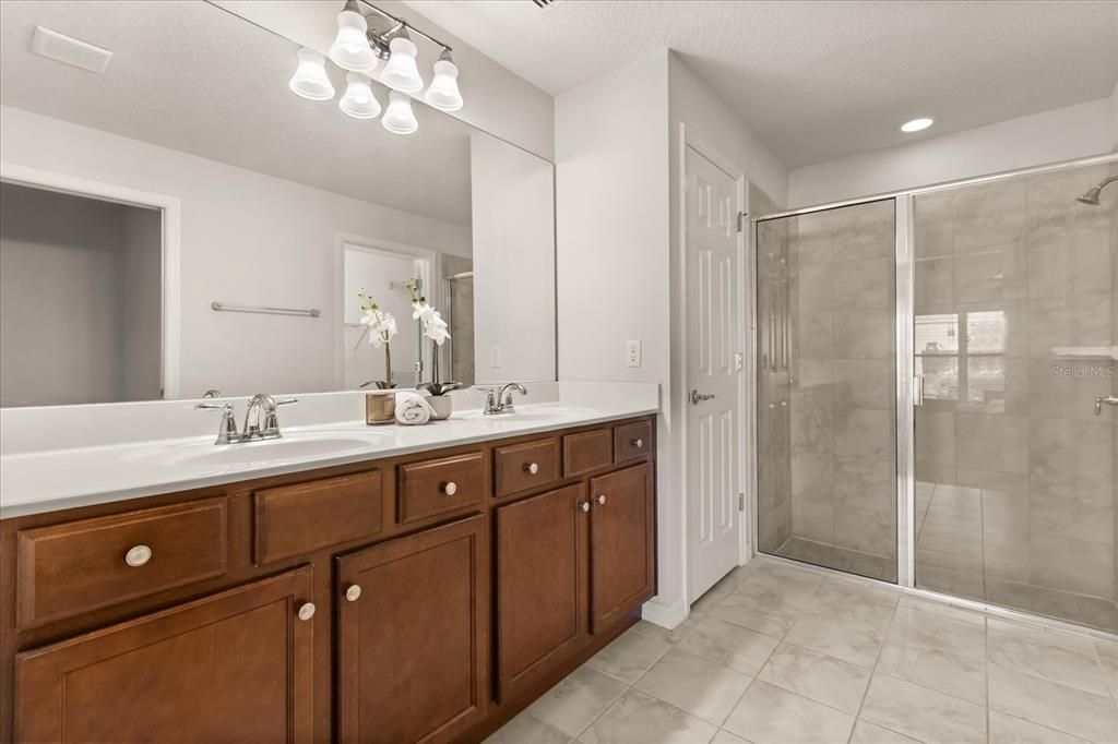 For Rent: $2,800 (3 beds, 2 baths, 1554 Square Feet)