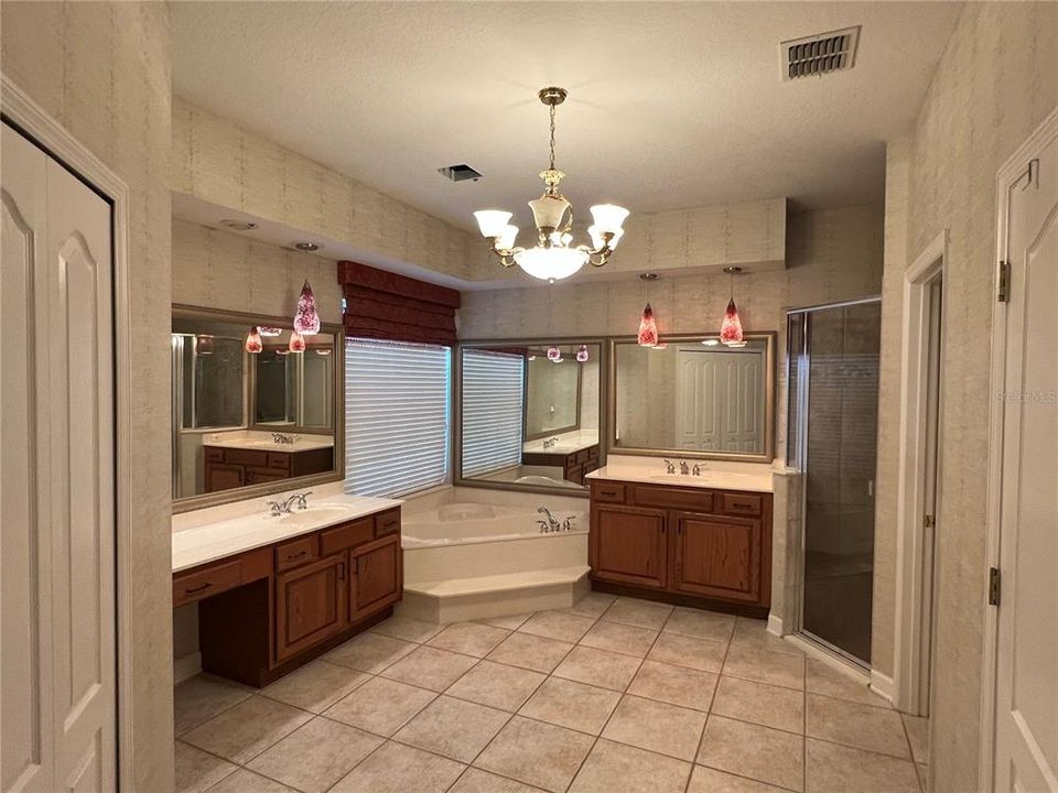 На продажу: $999,000 (5 спален, 4 ванн, 3664 Квадратных фут)