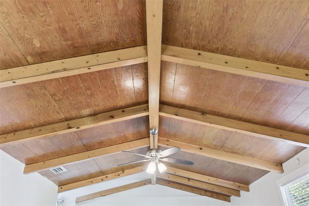 For Sale: $299,900 (3 beds, 1 baths, 1904 Square Feet)