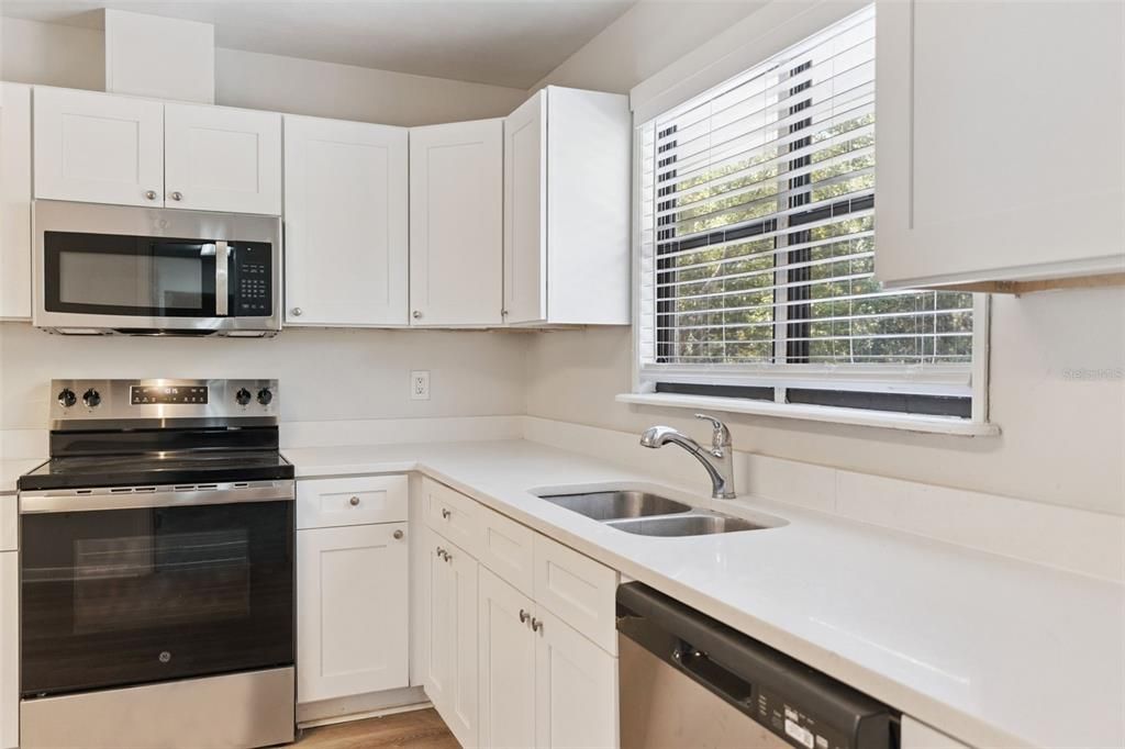 For Sale: $299,900 (3 beds, 1 baths, 1904 Square Feet)