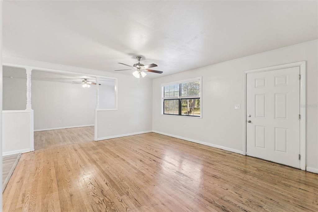 For Sale: $299,900 (3 beds, 1 baths, 1904 Square Feet)