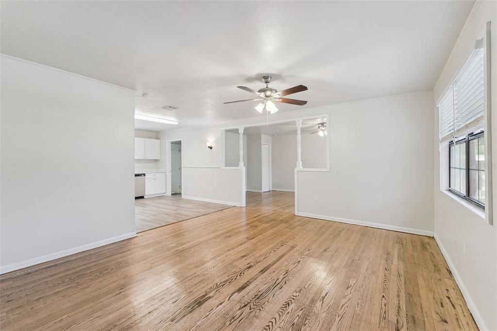 For Sale: $299,900 (3 beds, 1 baths, 1904 Square Feet)