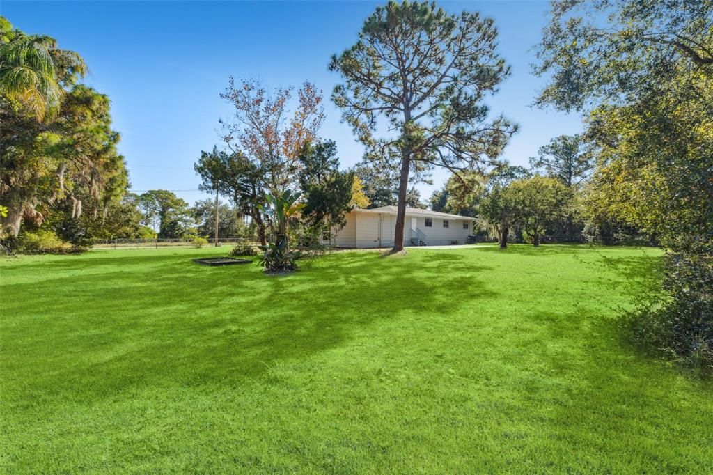 For Sale: $299,900 (3 beds, 1 baths, 1904 Square Feet)