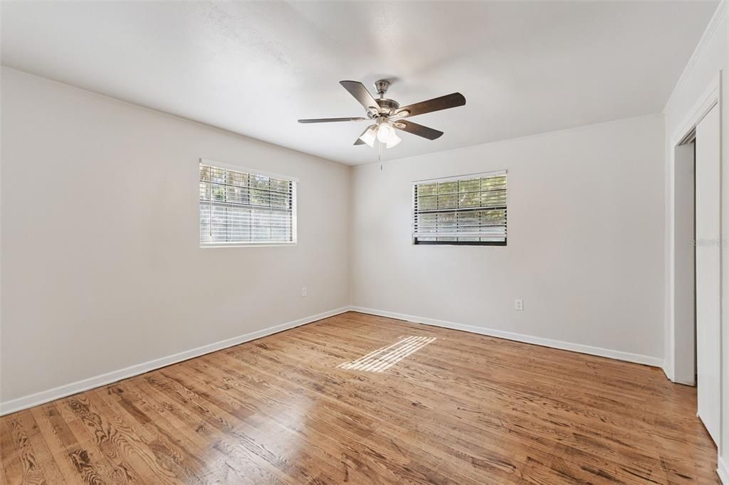 For Sale: $299,900 (3 beds, 1 baths, 1904 Square Feet)