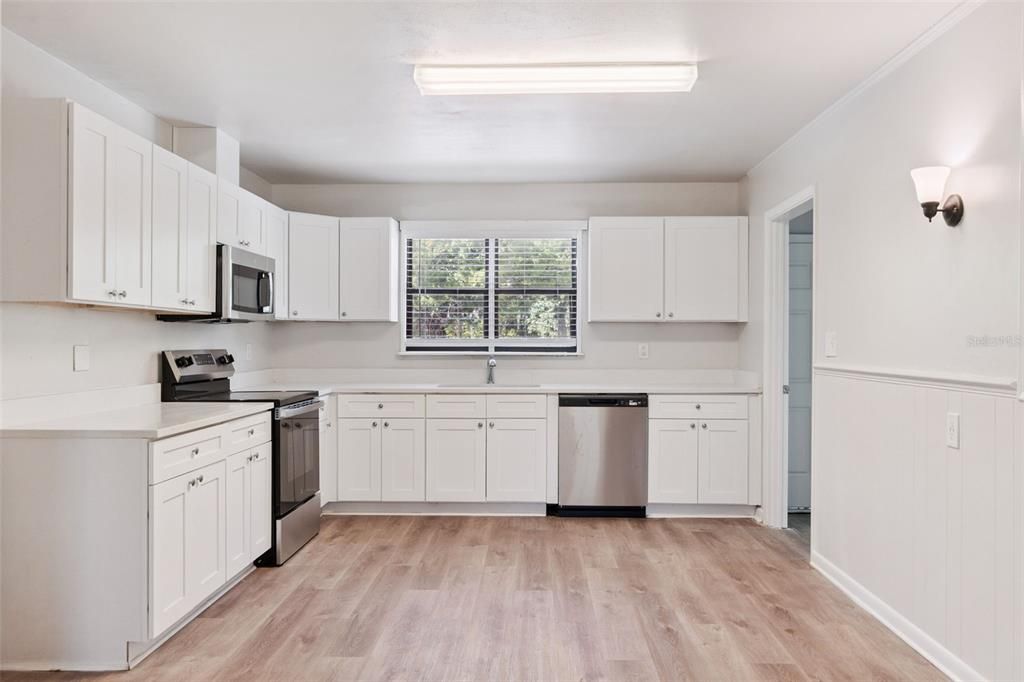 For Sale: $299,900 (3 beds, 1 baths, 1904 Square Feet)