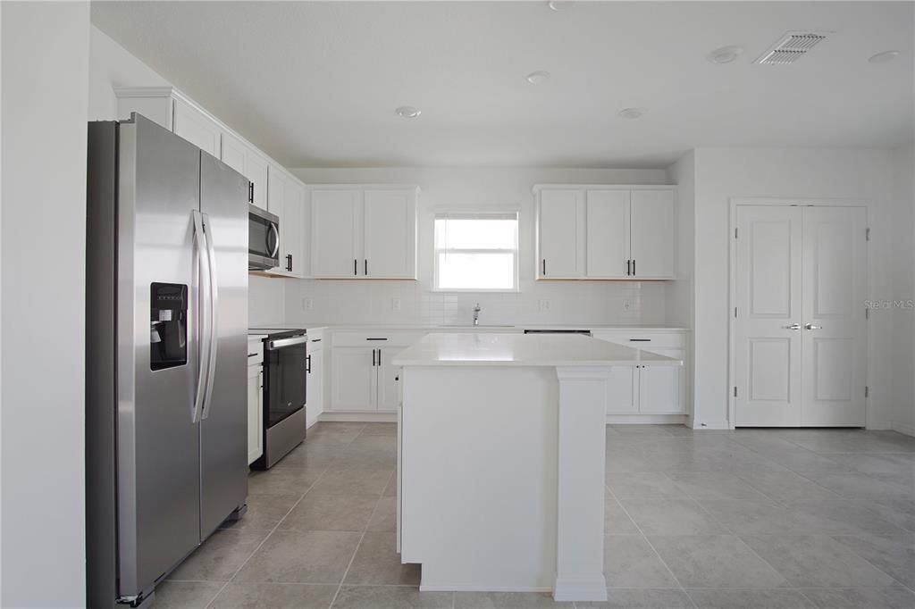 For Rent: $2,150 (4 beds, 3 baths, 2208 Square Feet)