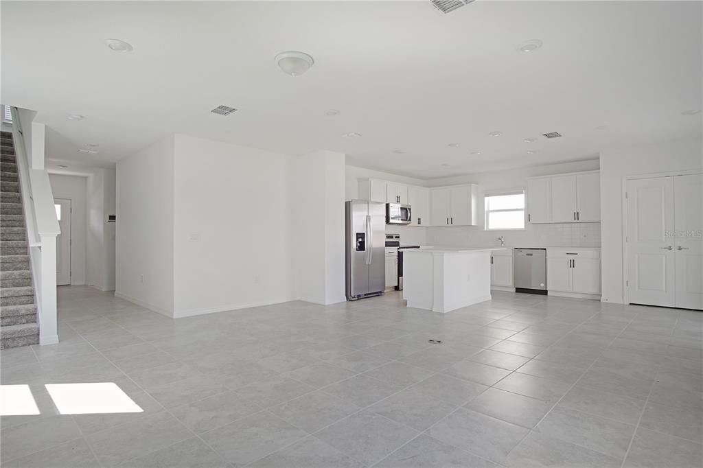 For Rent: $2,150 (4 beds, 3 baths, 2208 Square Feet)