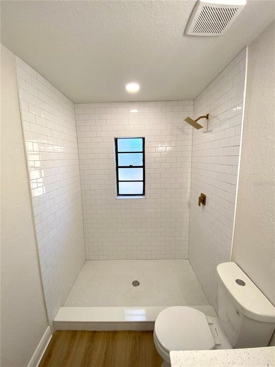 Active With Contract: $299,900 (3 beds, 2 baths, 1075 Square Feet)