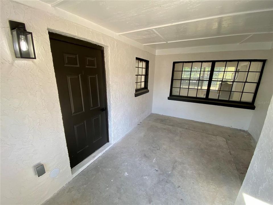 Active With Contract: $299,900 (3 beds, 2 baths, 1075 Square Feet)