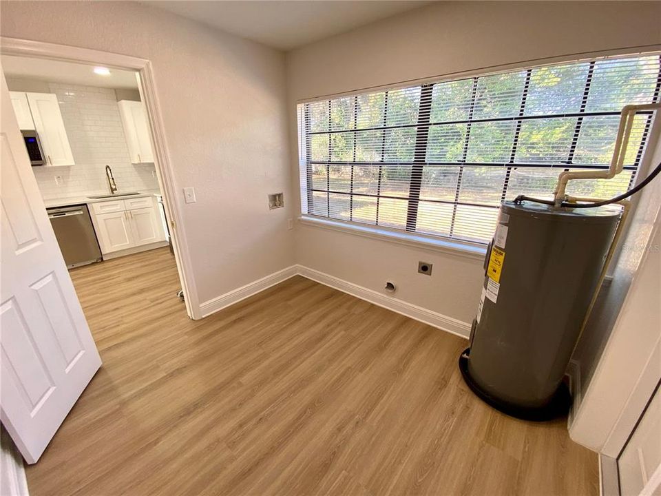 Active With Contract: $299,900 (3 beds, 2 baths, 1075 Square Feet)