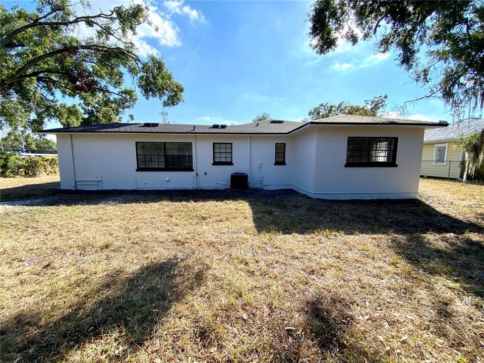 Active With Contract: $299,900 (3 beds, 2 baths, 1075 Square Feet)