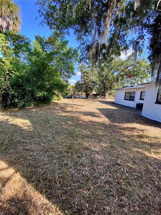 Active With Contract: $299,900 (3 beds, 2 baths, 1075 Square Feet)