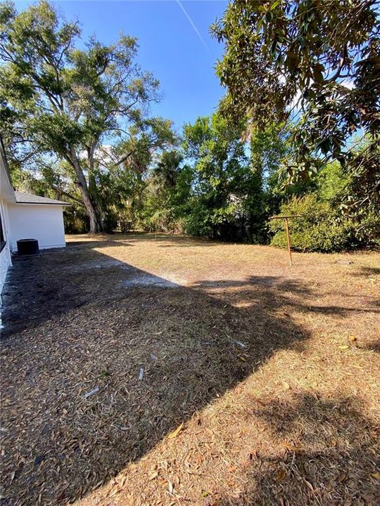 Active With Contract: $299,900 (3 beds, 2 baths, 1075 Square Feet)