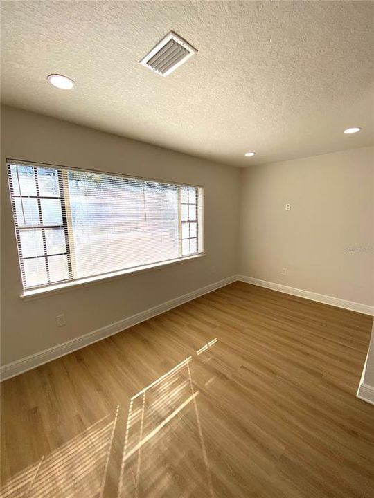 Active With Contract: $299,900 (3 beds, 2 baths, 1075 Square Feet)